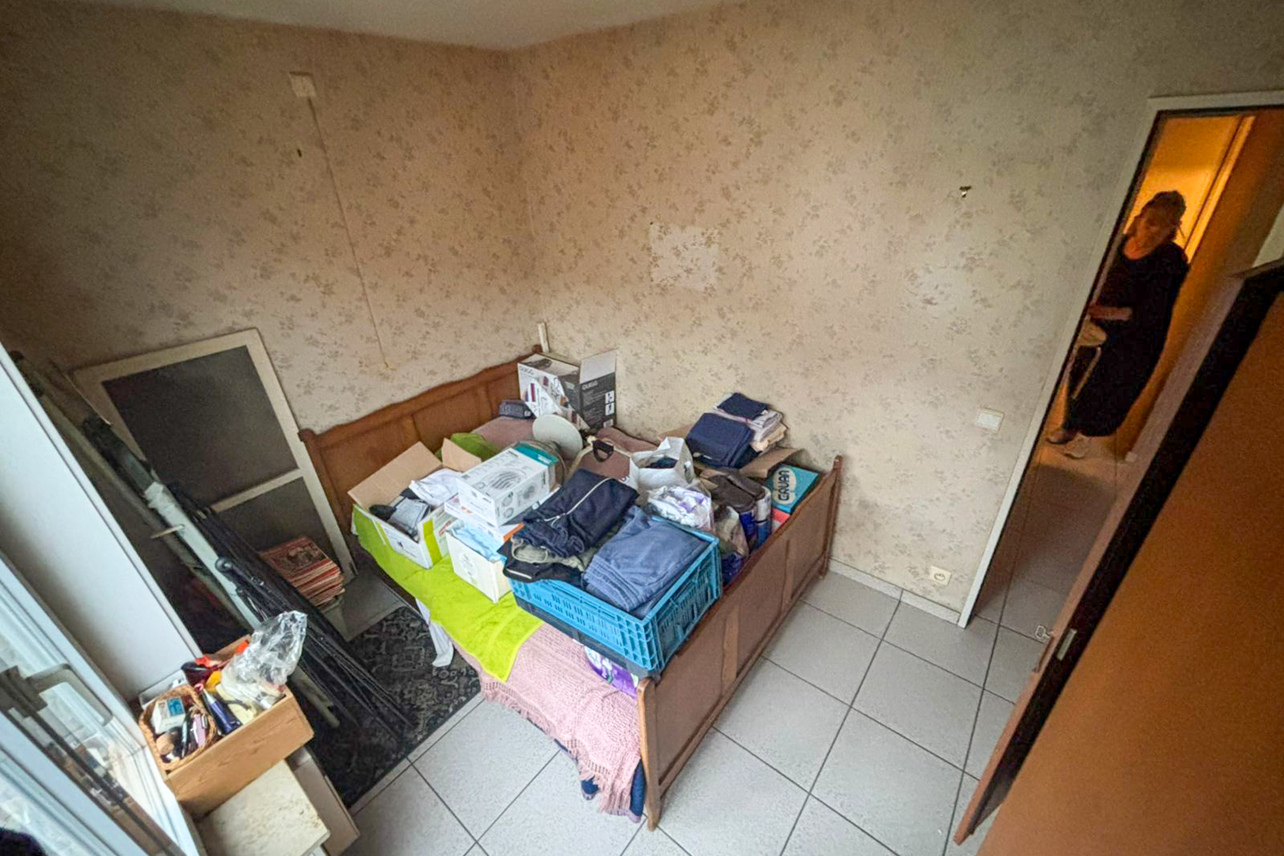 TotalCleanup-Afbeeldingen-Realisaties-MarianneV-TotaleLeeghaling-Appartement-Oostrozebeke-Slaapkamer-1-Voor