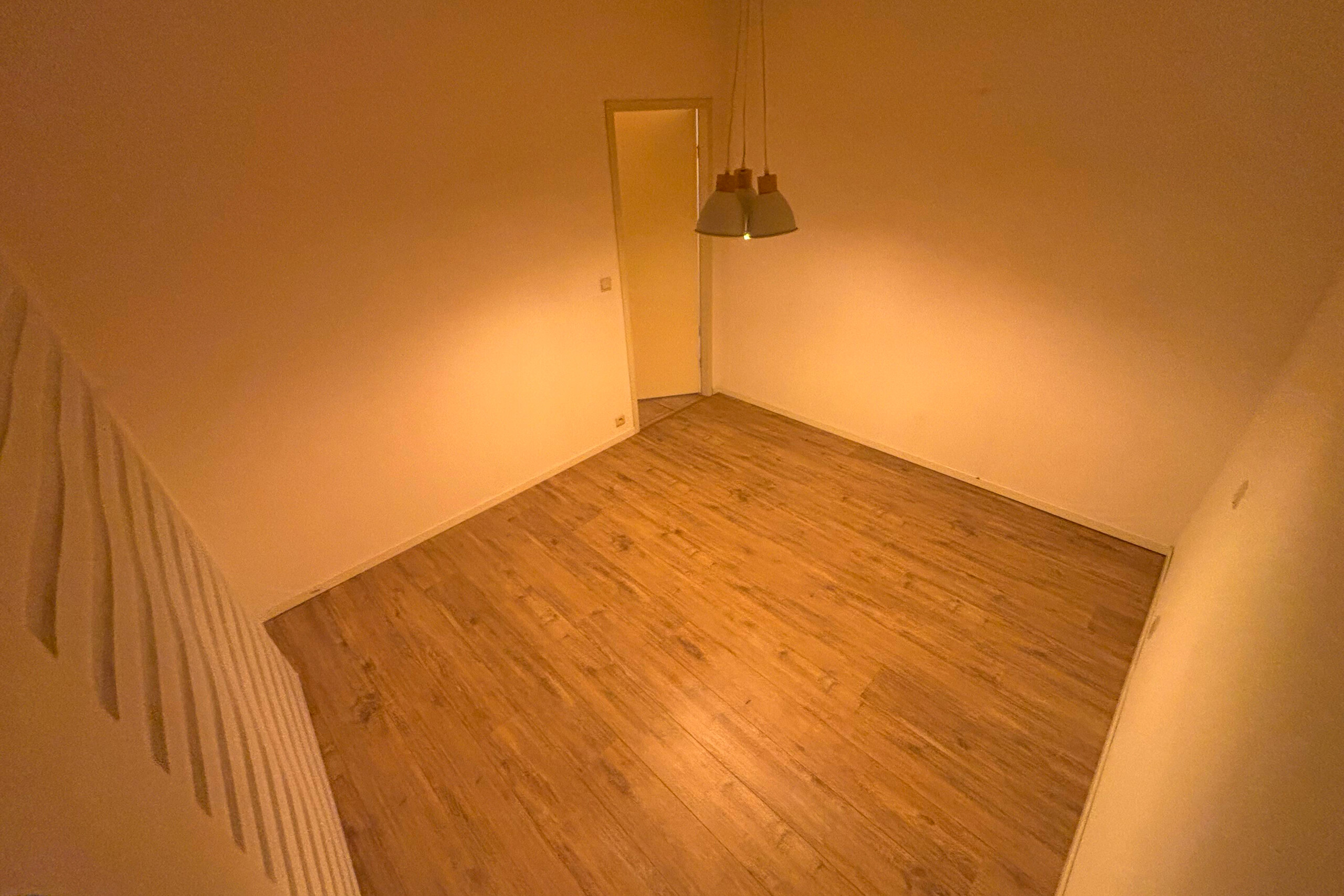 TotalCleanup-Afbeeldingen-Realisaties-OmerD-TotaleLeeghaling-Appartement-Oostende-Slaapkamer-1-Na