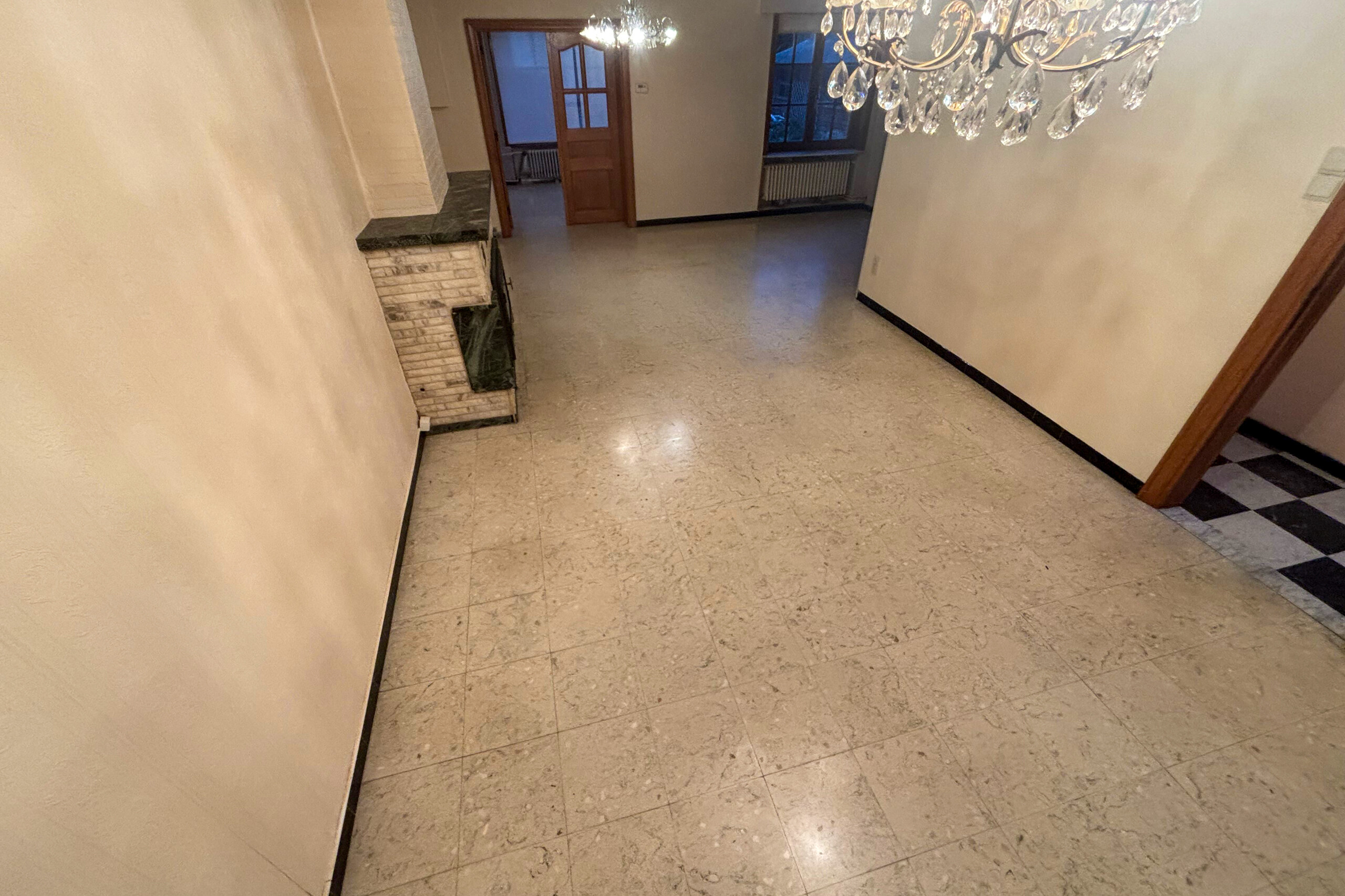 TotalCleanup-Afbeeldingen-Realisaties-WinneV-TotaleLeeghaling-Huis-SintJozef-Woonkamer-1-Na