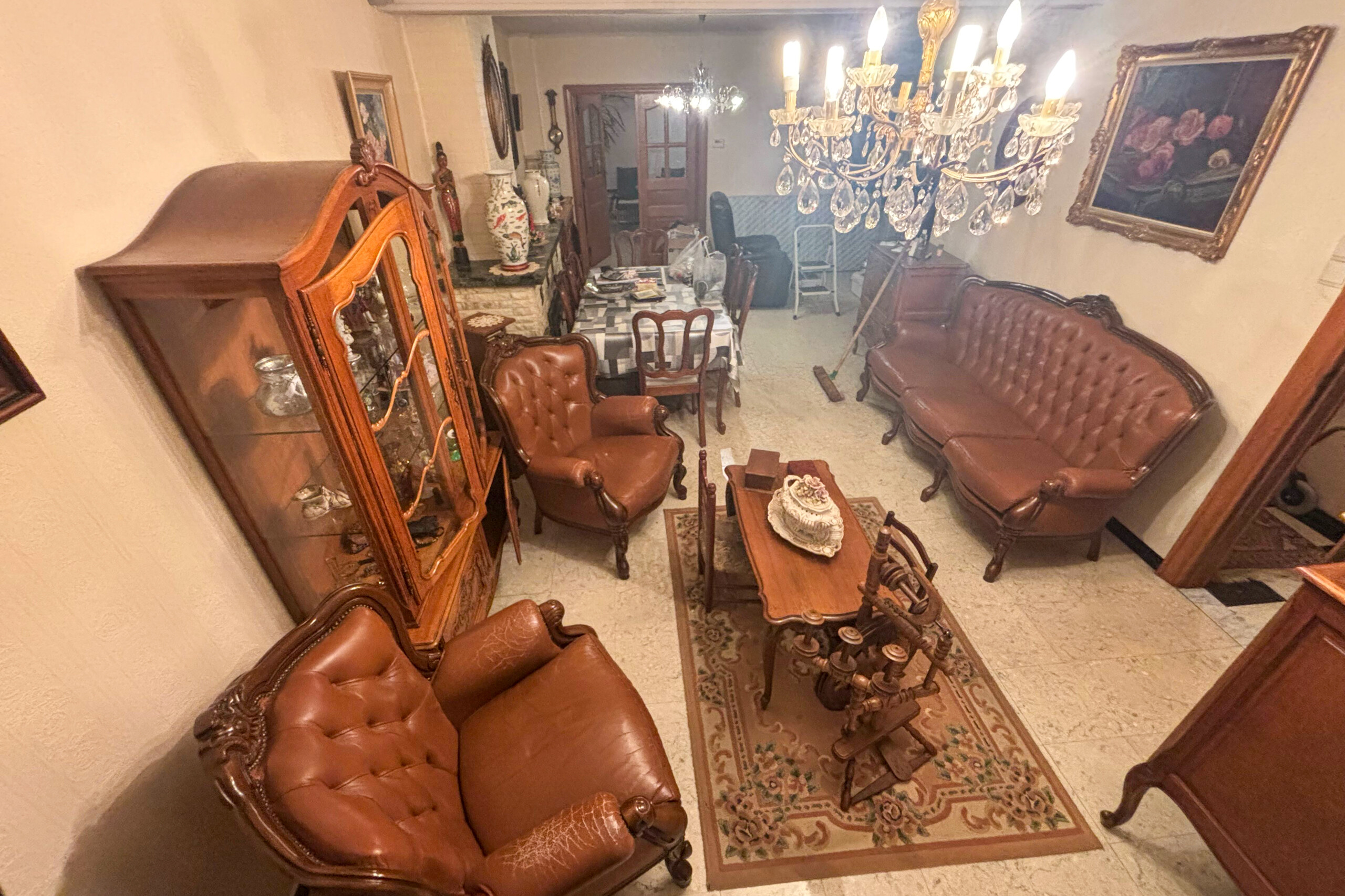TotalCleanup-Afbeeldingen-Realisaties-WinneV-TotaleLeeghaling-Huis-SintJozef-Woonkamer-1-Voor