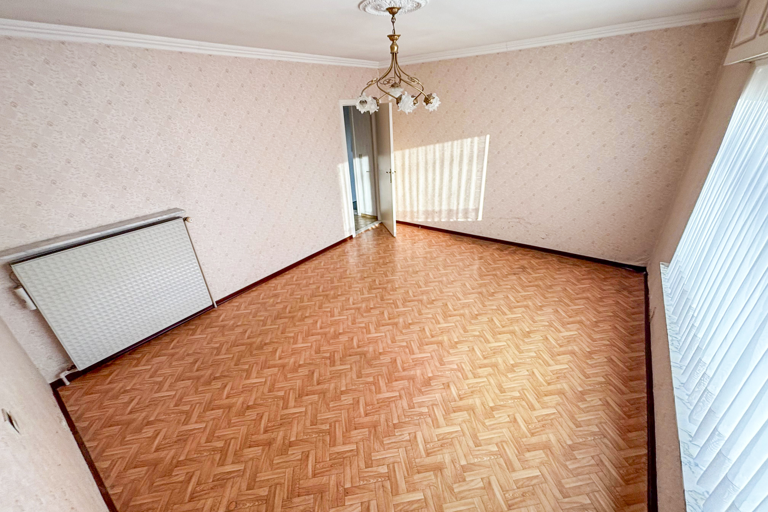 TotalCleanup-Afbeeldingen-Realisaties-MarnixD-TotaleLeeghaling-Woning-Zedelgem-Slaapkamer-1-Na