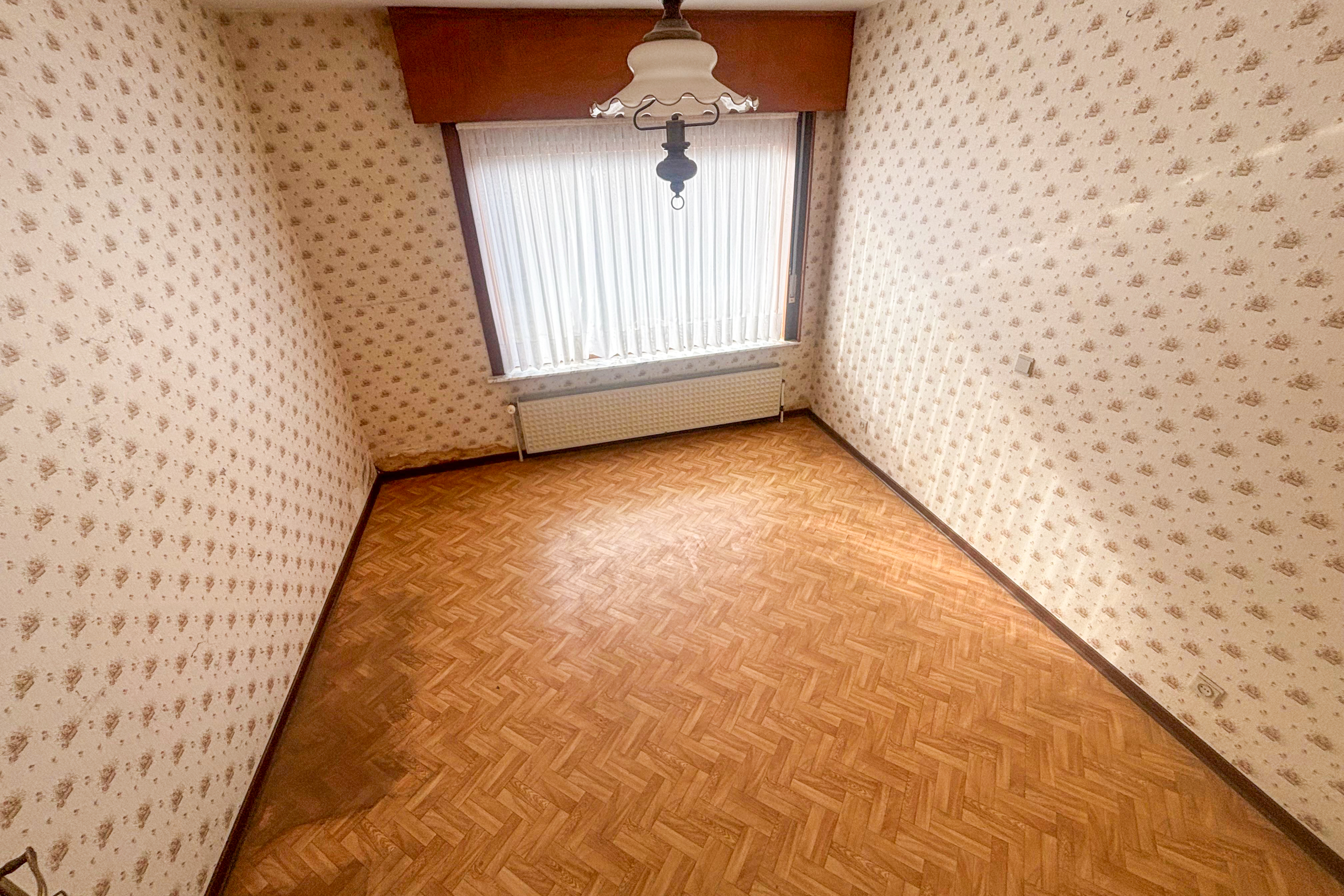 TotalCleanup-Afbeeldingen-Realisaties-MarnixD-TotaleLeeghaling-Woning-Zedelgem-Slaapkamer-2-Na