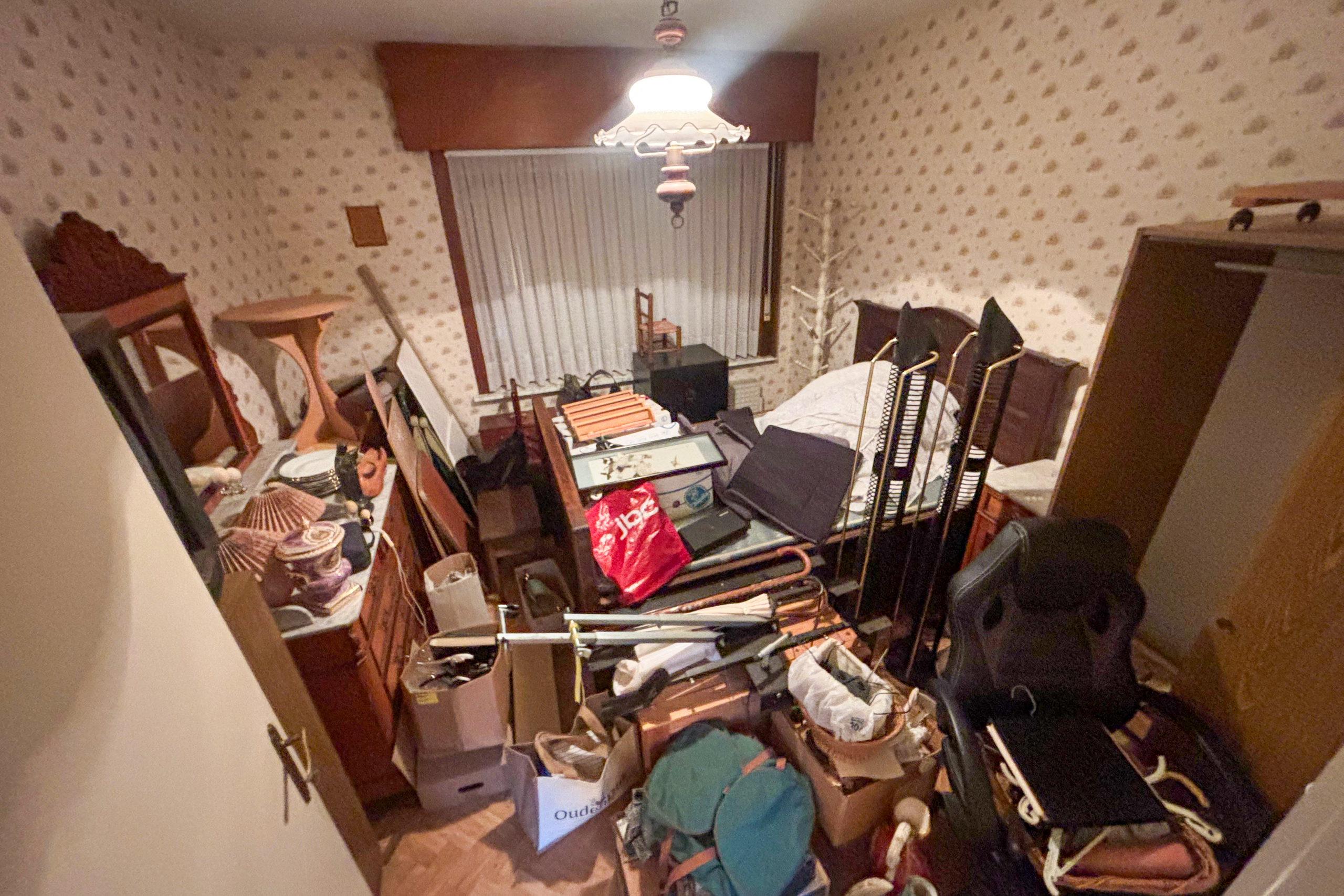 TotalCleanup-Afbeeldingen-Realisaties-MarnixD-TotaleLeeghaling-Woning-Zedelgem-Slaapkamer-2-Voor