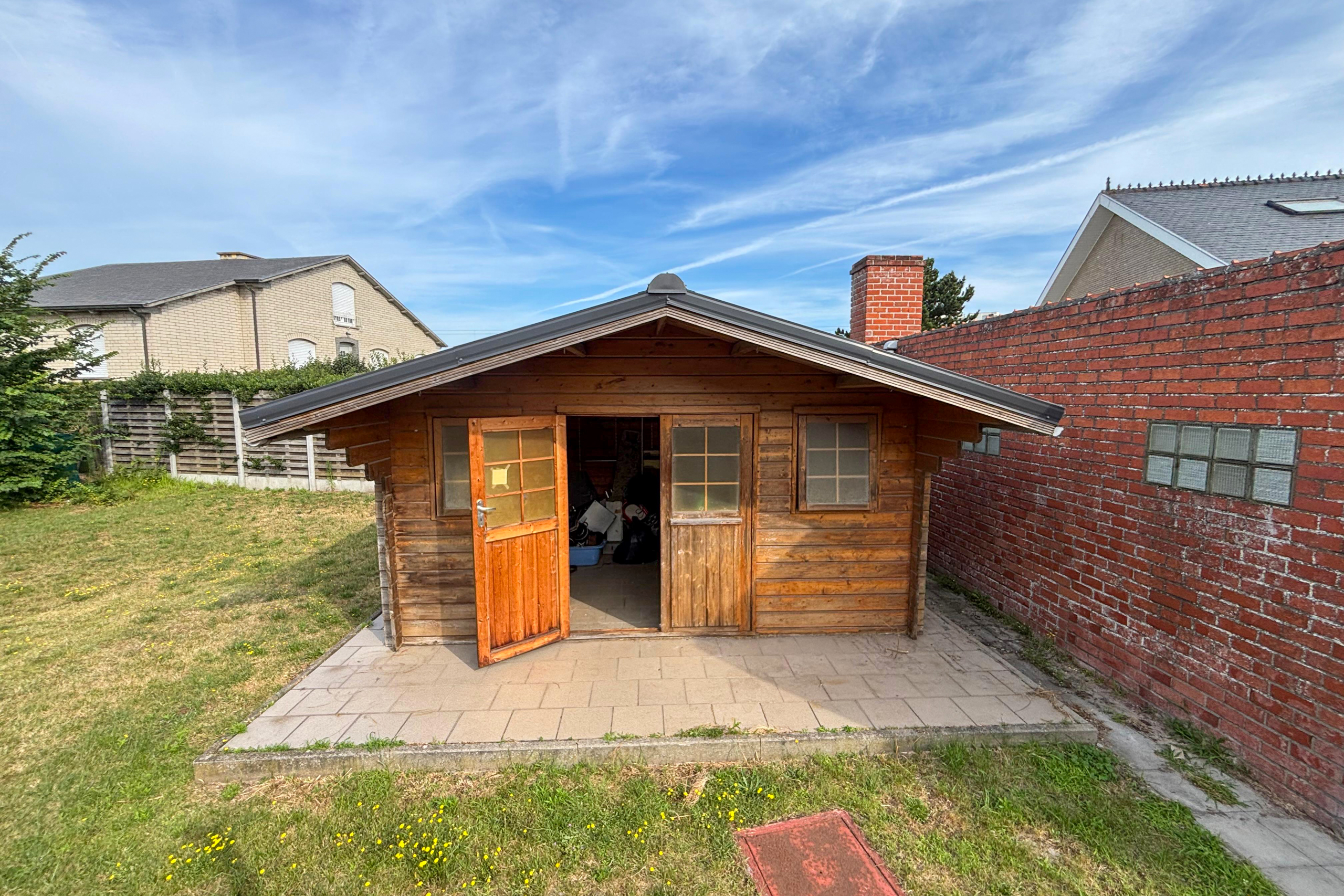 TotalCleanup-Afbeeldingen-Realisaties-MartineK-Afbraakwerken-Tuinhuis-Westende-Tuinhuis-1-Voor